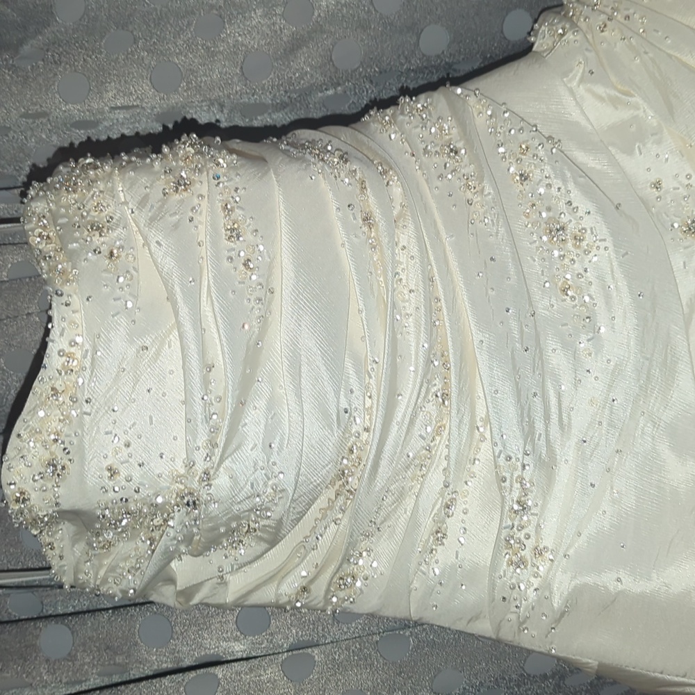 The DIAMOND COLLECTION Strapless Sequin Wedding Dress 12P - Picture 5 of 17